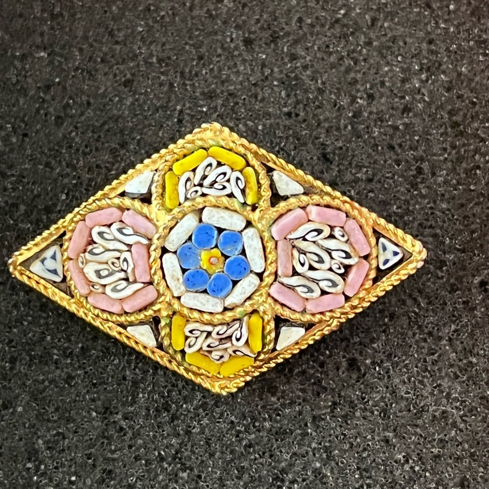Vintage Italy micro mosaic pin